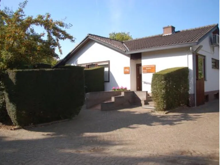 De praktijk aan de Dorpstraat 117 a in Buchten